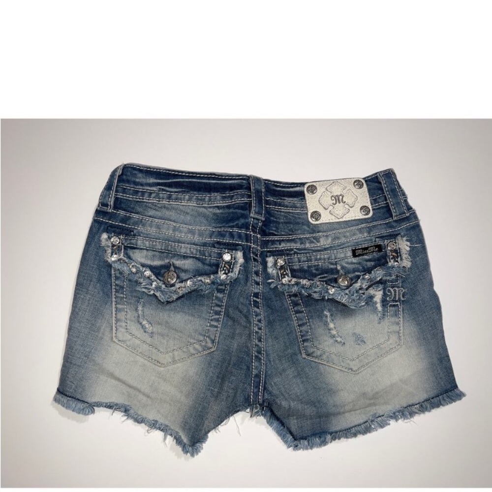 Miss Me Mid Rise Easy Shorts Size 28